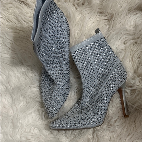 ID Required Shimmering Silver Heeled Boots 7M - Picture 1 of 5